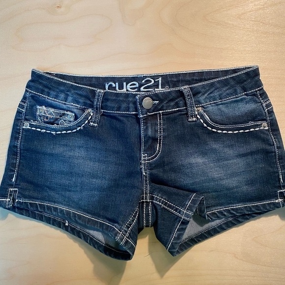 Rue 21 Jean Shorts Size 3/4 (GQ) - Picture 3 of 15